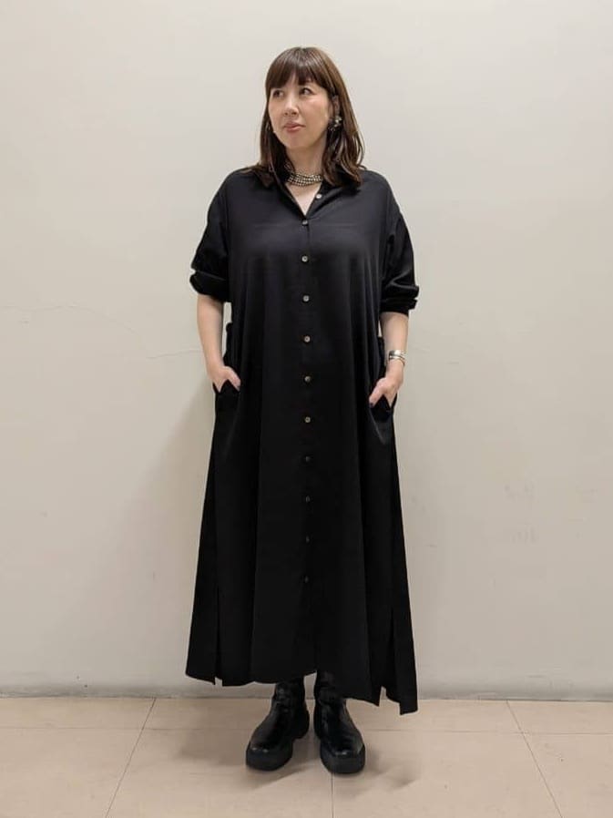 MAMIさんの「UNTITLED｜【前開きボタン/ベルト付/羽織シャツ/】2WAYトレンチ風ワンピース」を使ったコーディネート