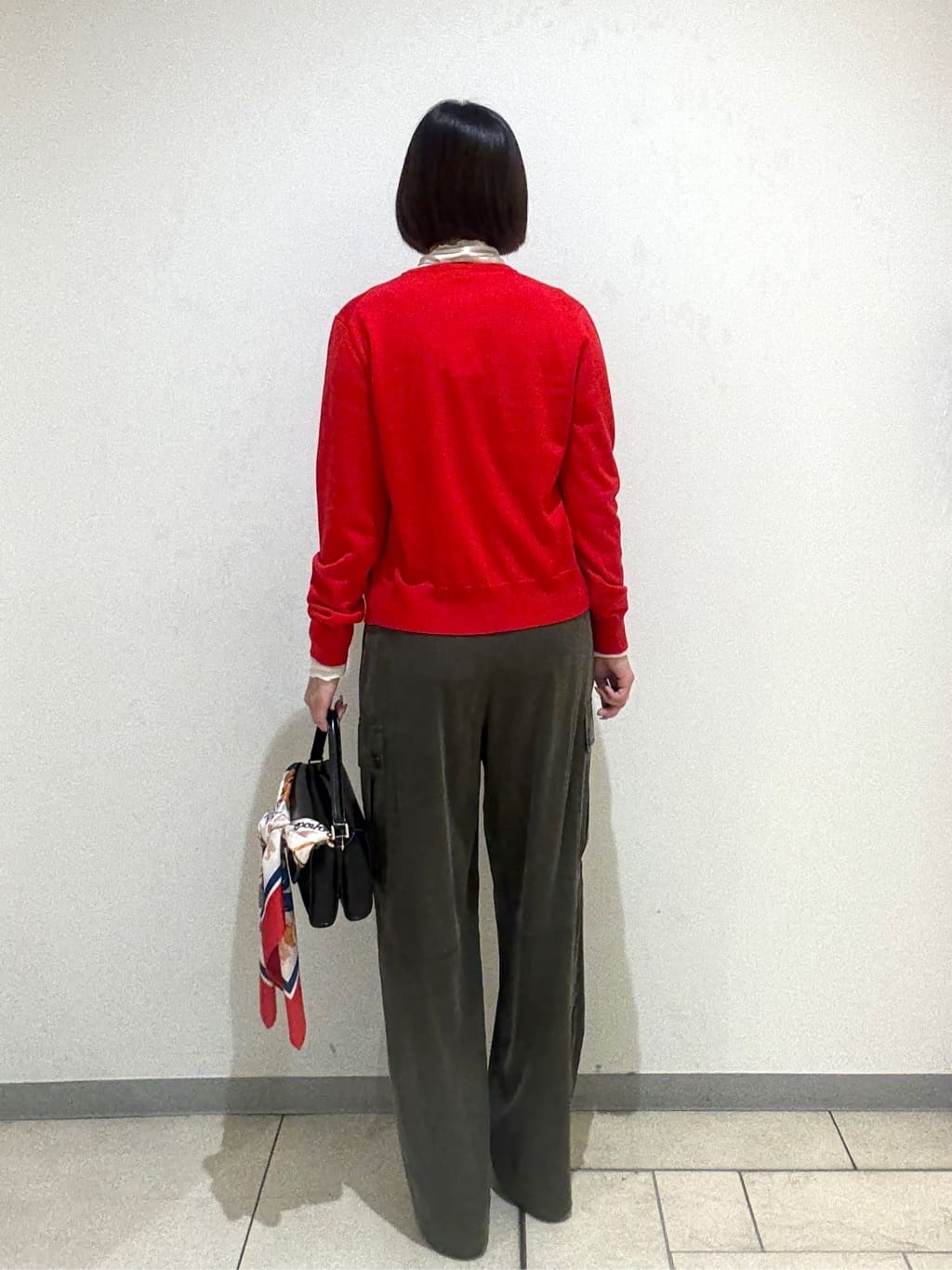Itoさんの「UNTITLED｜【大人きれいめ/ストレート/ワイド】キュプラカーゴパンツ」を使ったコーディネート