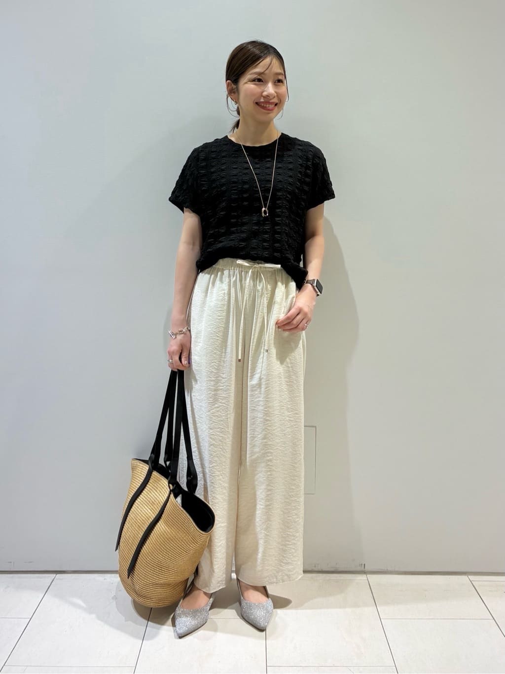 KAOさんの「INDIVI｜【洗える／UVケア／SETUP可能】ドロストワイドパンツ」を使ったコーディネート