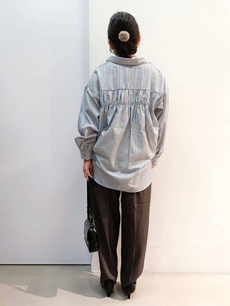 あんさんの「THE SHOP TK｜【後ろ姿もサマになる】ストライプ バックシャーリングシャツ/体型カバー/洗える」を使ったコーディネート