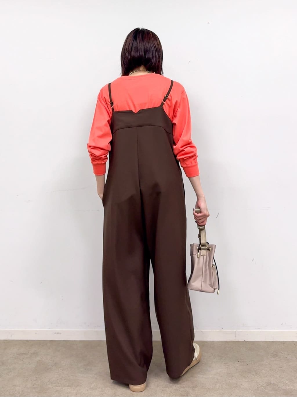 𝐜𝐡𝐢𝐤𝐚さんの「SHOO･LA･RUE｜グラフィックアソート ベーシックロンT」を使ったコーディネート