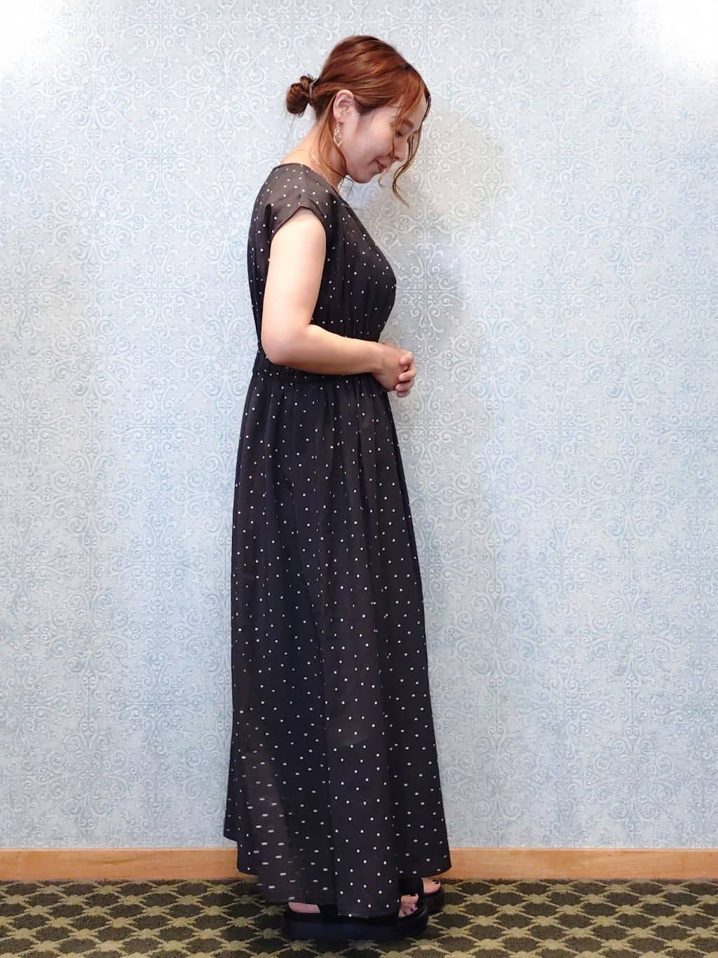かどさんの「index｜ドットプリントワンピース【洗濯機洗い可】」を使ったコーディネート