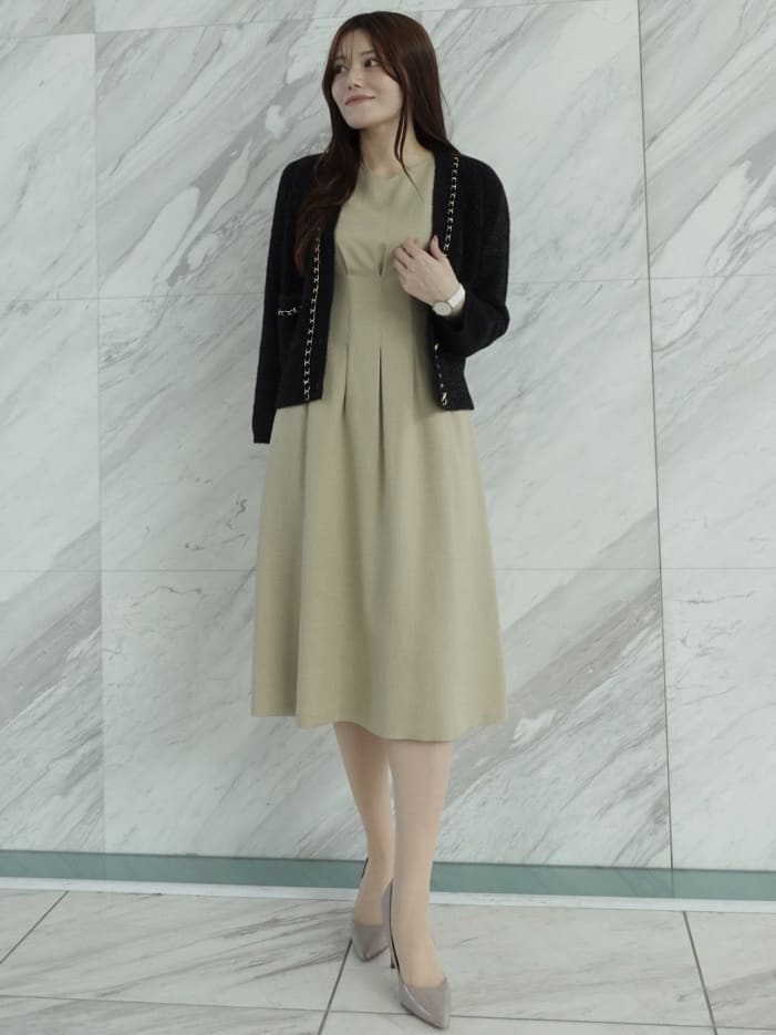 sayaさんの「COUP DE CHANCE｜【手洗い可／日本製】タックデザインワンピース」を使ったコーディネート