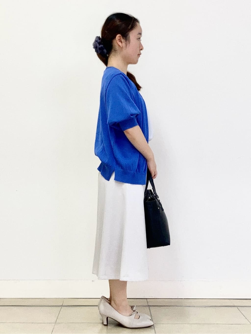 tomominさんの「Reflect｜【一枚着で着映え◎／ジャケットのインナーにも】フロント開きブラウス」を使ったコーディネート