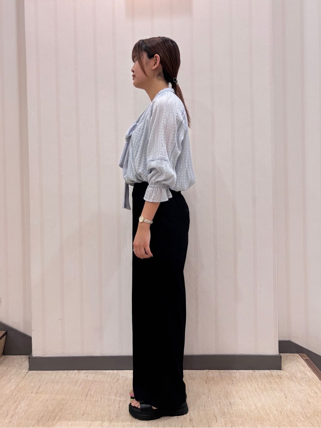 ちひさんの「INDIVI｜【褒められパンツ／洗える／ウエストゴム】ワイドタックパンツ」を使ったコーディネート