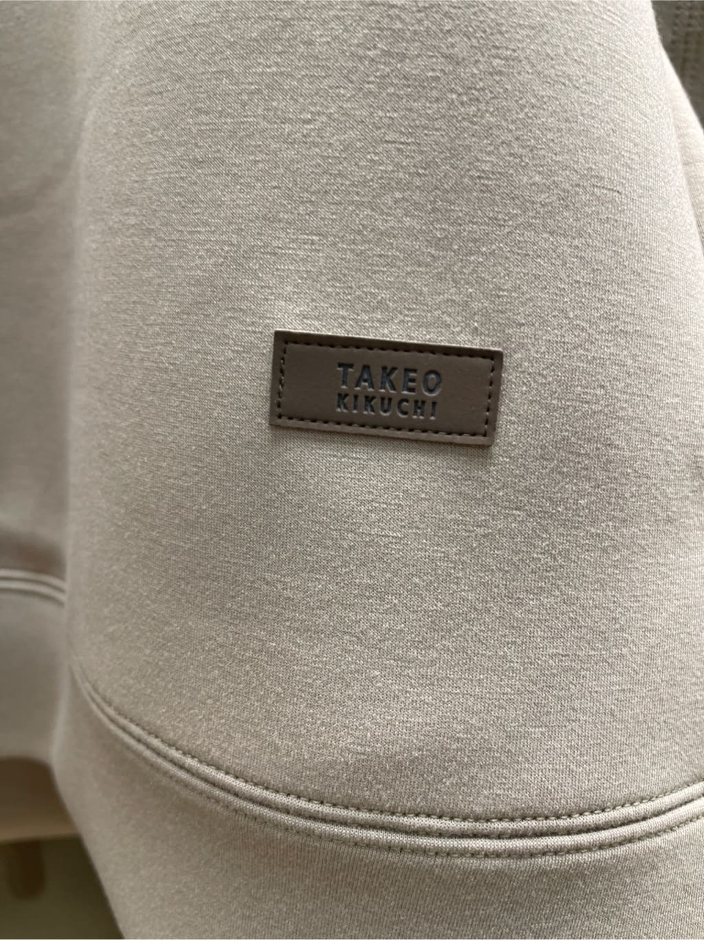 iwさんの「TAKEO KIKUCHI｜エアダン プルオーバー パーカー」を使ったコーディネート