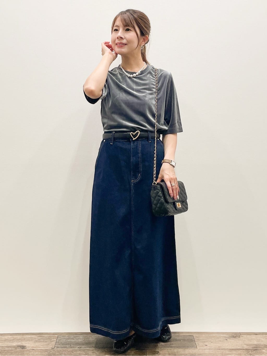 Asukaさんの「OPAQUE.CLIP｜《andGIRL掲載》ベロアボクシーTシャツ【洗濯機洗い可】」を使ったコーディネート