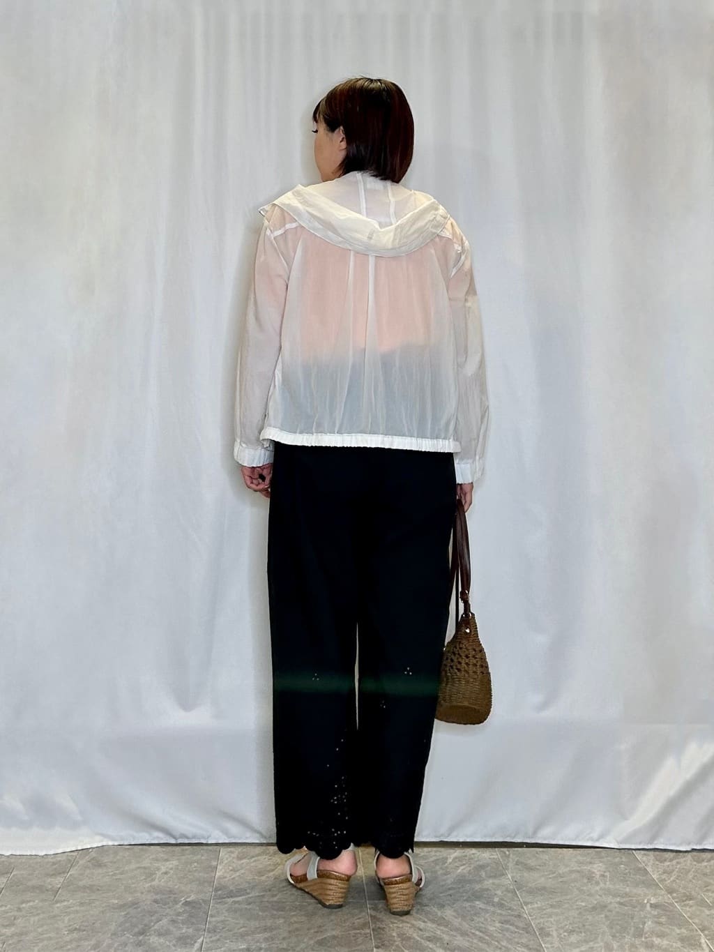ネリさんの「SHOO･LA･RUE｜【S-LL】華やかさをプラスする 裾刺繍ストレートパンツ」を使ったコーディネート