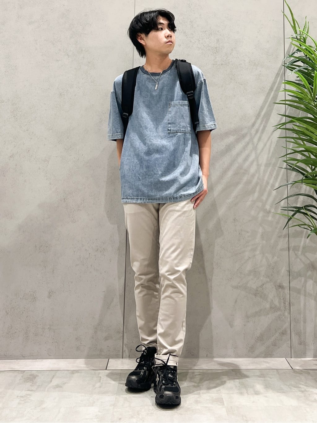 SHI-MAさんの「THE SHOP TK｜ライトデニム半袖Tシャツ【洗濯機OK】」を使ったコーディネート
