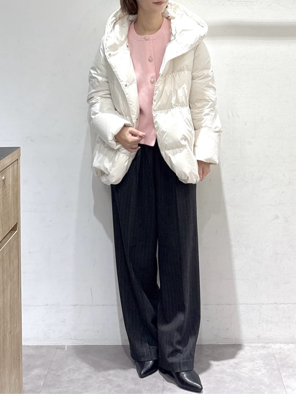 たけねぇさんの「OPAQUE.CLIP｜ピンストライプイージーワイドパンツ【吸湿発熱／ストレッチ／洗濯機OK】」を使ったコーディネート