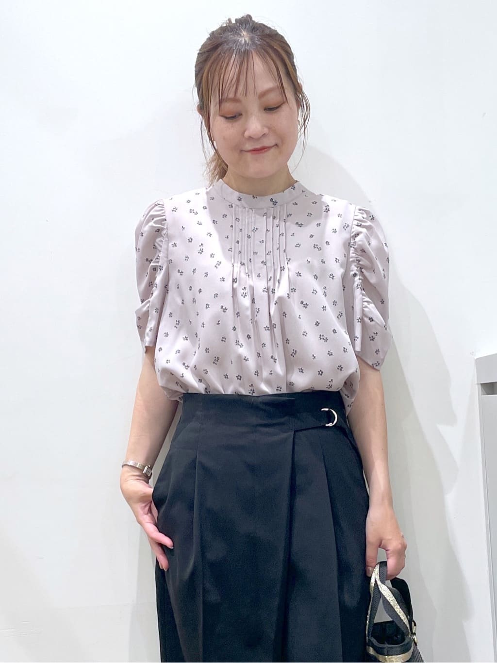Junさんの「index｜柄プリントピンタックブラウス【洗濯機洗い可／イージーアイロン／防シワ】」を使ったコーディネート