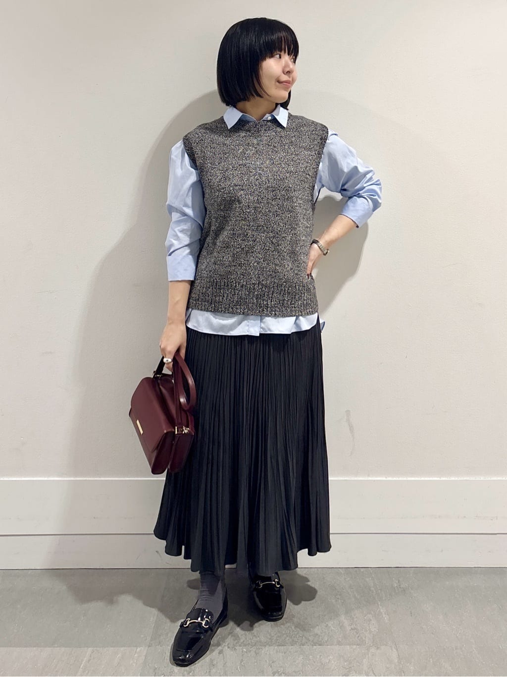 モエカさんの「UNTITLED｜【重ね着レイヤードに】杢調ニットベスト」を使ったコーディネート