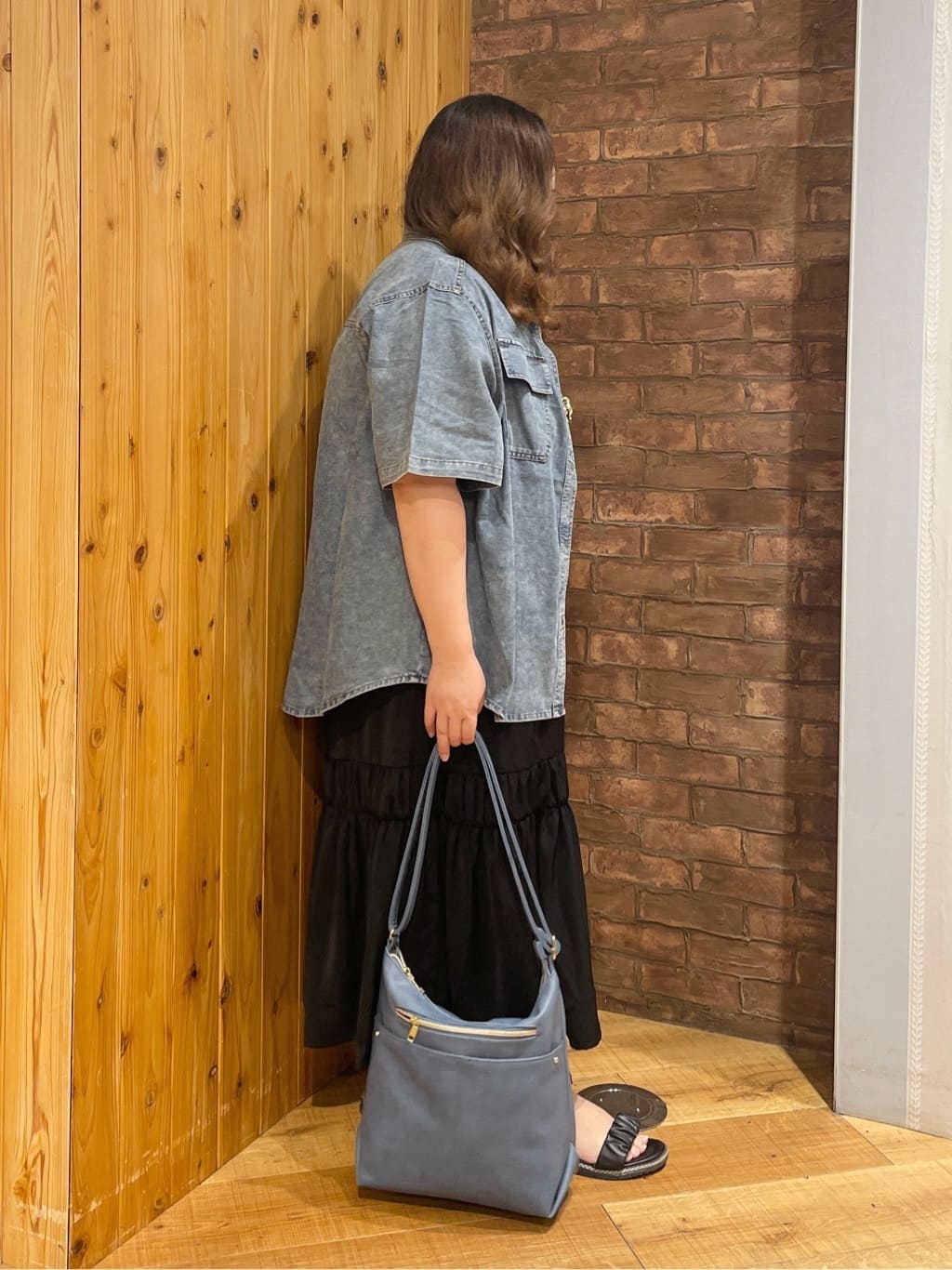 Risaさんの「SHOO･LA･RUE｜【ひんやり】シャーリングがアクセントに 大人のデザインキャミワンピース」を使ったコーディネート