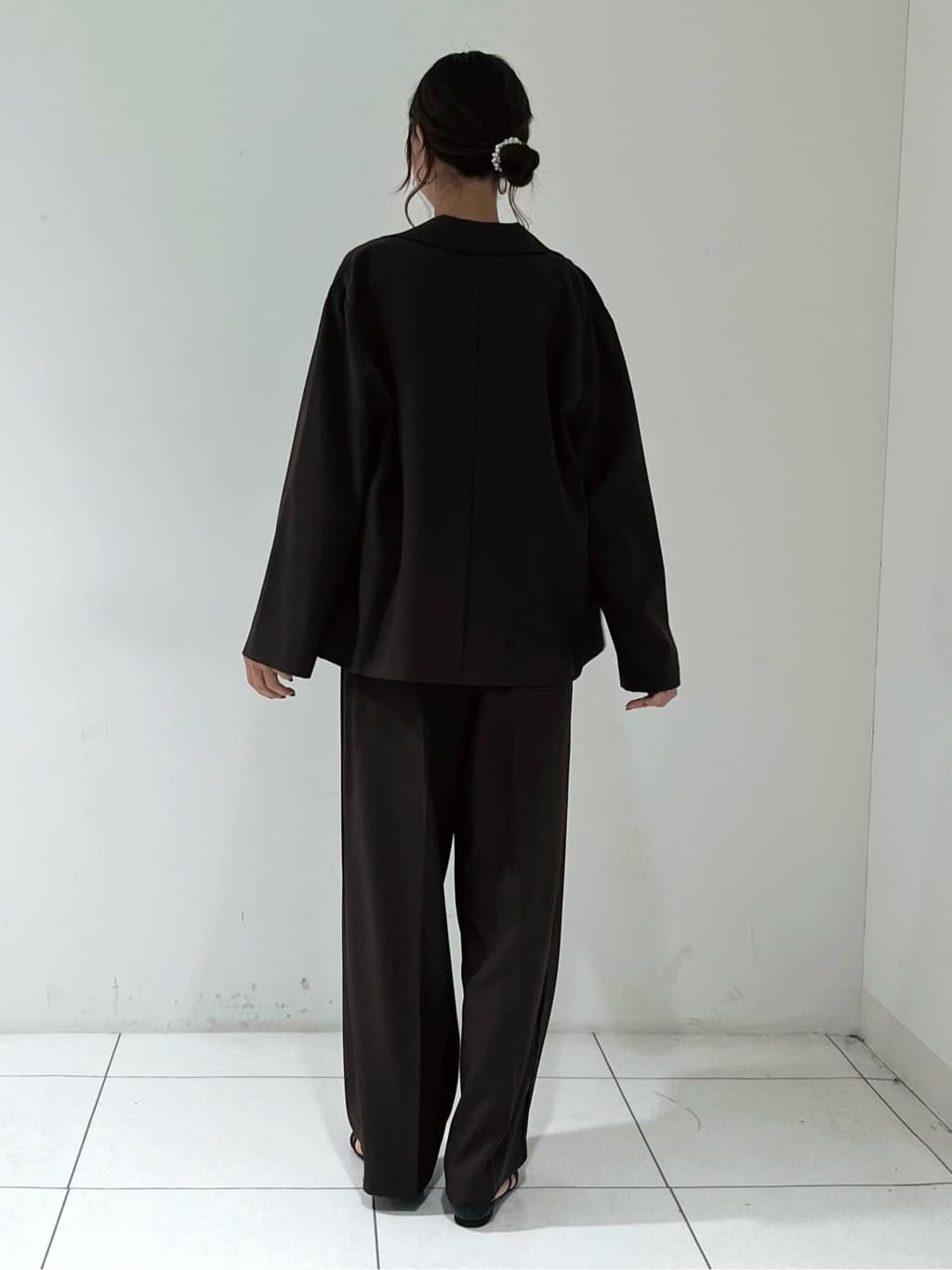 shioriさんの「INDIVI｜Comfy SET UP｜イージーストレートワイドパンツ【セットアップ対応／通勤/カセット服】」を使ったコーディネート