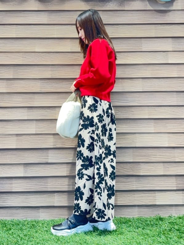himiさんの「SHOO･LA･RUE｜【S-LL】華やかで主役 花柄Aラインスカート」を使ったコーディネート