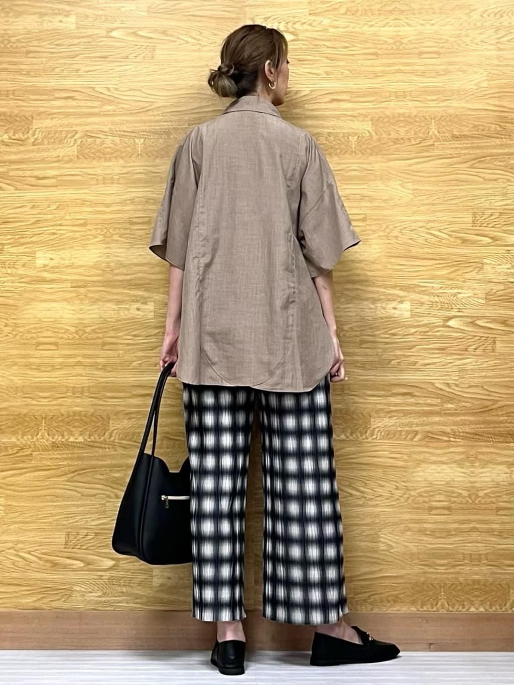 もすさんの「SHOO･LA･RUE｜【S-LL/ポケット付き】チェック柄 ウェーブプリーツパンツ」を使ったコーディネート