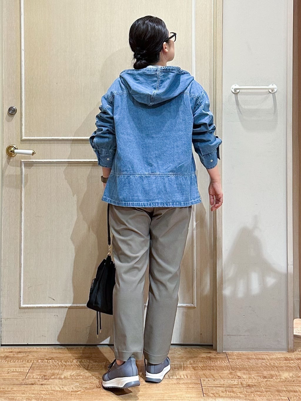 umeさんの「SHOO･LA･RUE｜【S-LL】こなれ感ある着こなしに デニムフーディーブルゾン」を使ったコーディネート