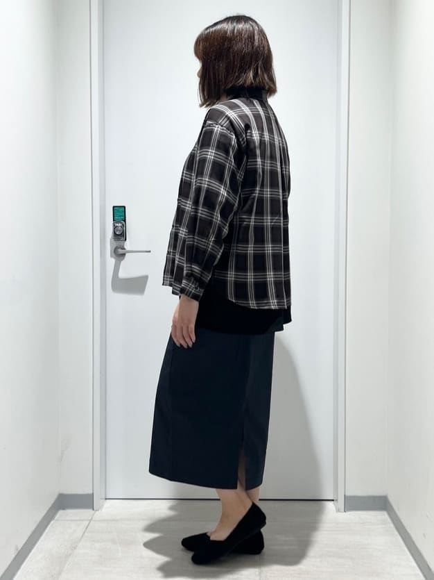 アリサさんの「grove｜後ろ姿で魅せる　バックドロストシャーリングTシャツ」を使ったコーディネート