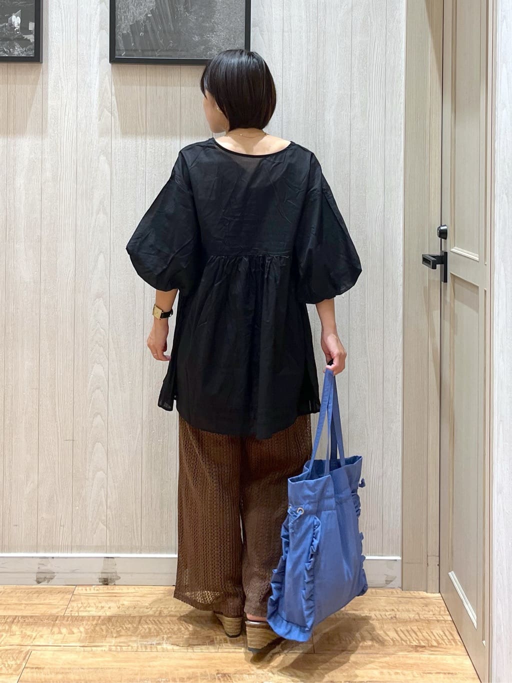 shirayuuuさんの「SHOO･LA･RUE｜【S-LL】一枚で着映え バルーンスリーブブラウス」を使ったコーディネート