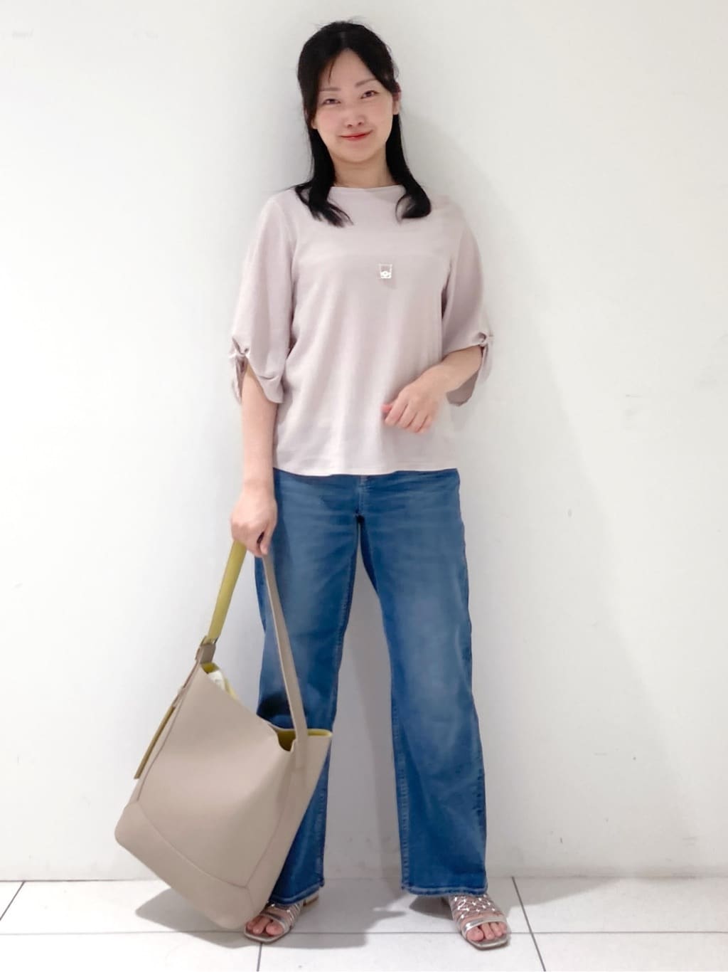 momokoさんの「INDIVI｜【UVケア／吸汗速乾】凹凸素材ねじり袖トップス」を使ったコーディネート