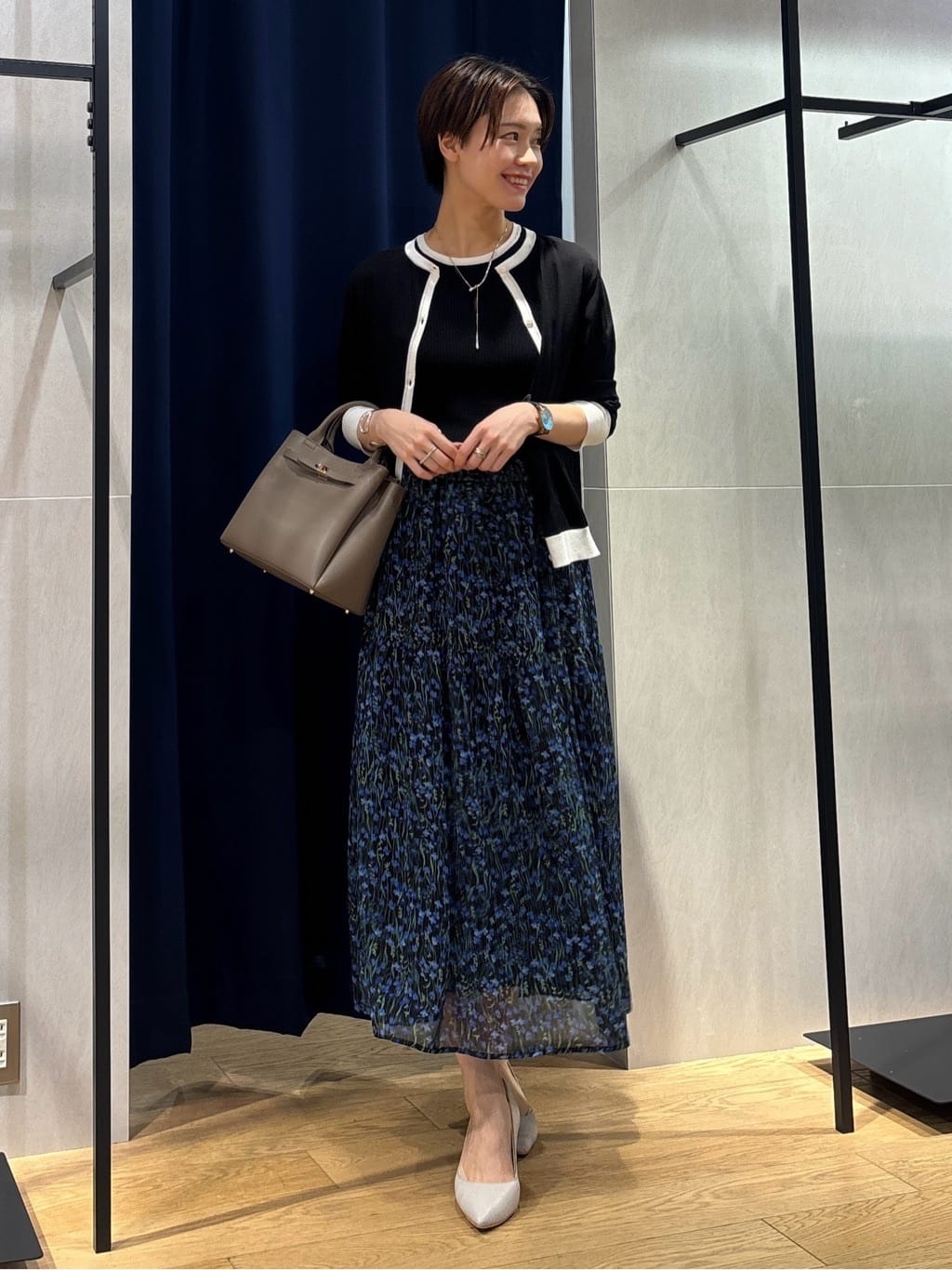 kanaeさんの「INDIVI｜【通年活躍！／アンサンブル可能】クルーネックカーディガン」を使ったコーディネート