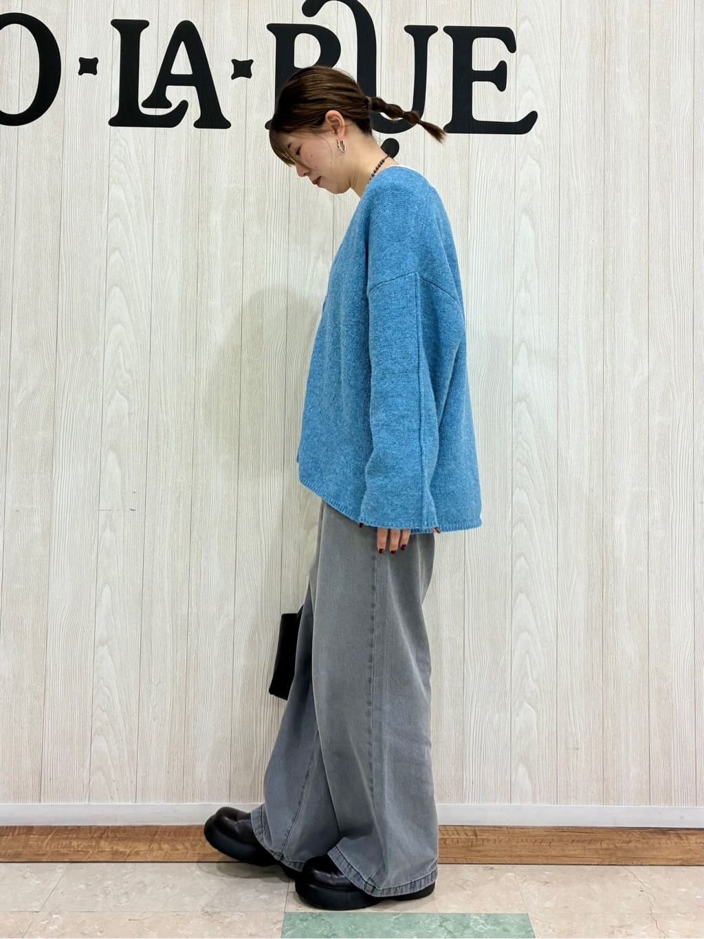 shiiさんの「SHOO･LA･RUE｜【洗濯機可】ふわっと軽く羽織れる オーバーサイズカーディガン」を使ったコーディネート