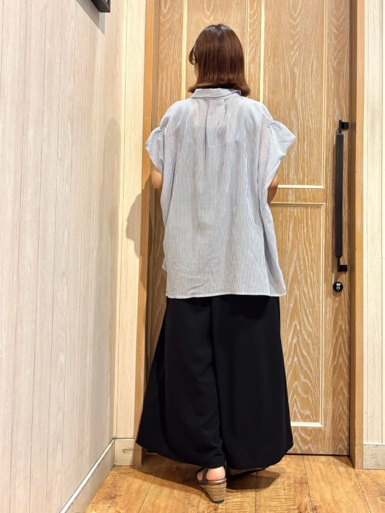 meiさんの「SHOO･LA･RUE｜【S-LL】さらシャリコットン 上品なシアー感のデザインシャツ」を使ったコーディネート