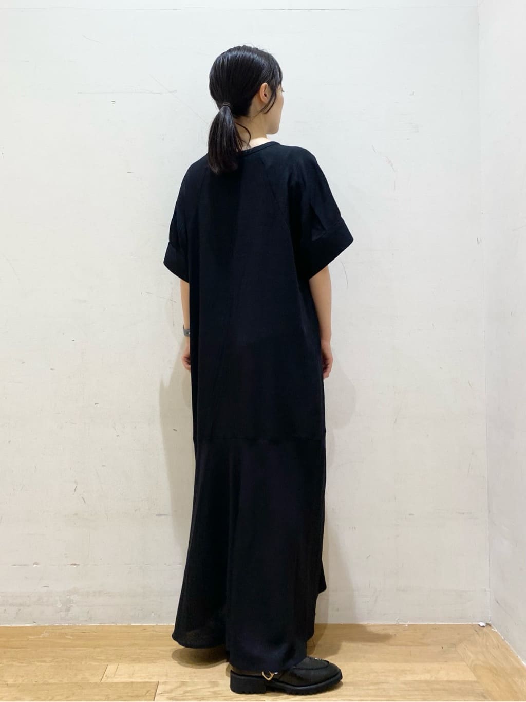 みなみさんの「OPAQUE.CLIP｜レーヨン麻キーネックワンピース【洗える】」を使ったコーディネート