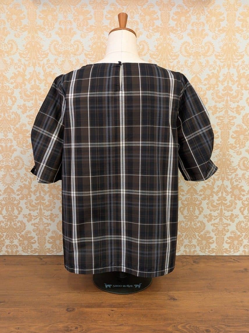 caramelさんの「SHOO･LA･RUE｜【S-LL/5分袖】お袖タックできれいに魅せる 大人のチェックブラウス」を使ったコーディネート