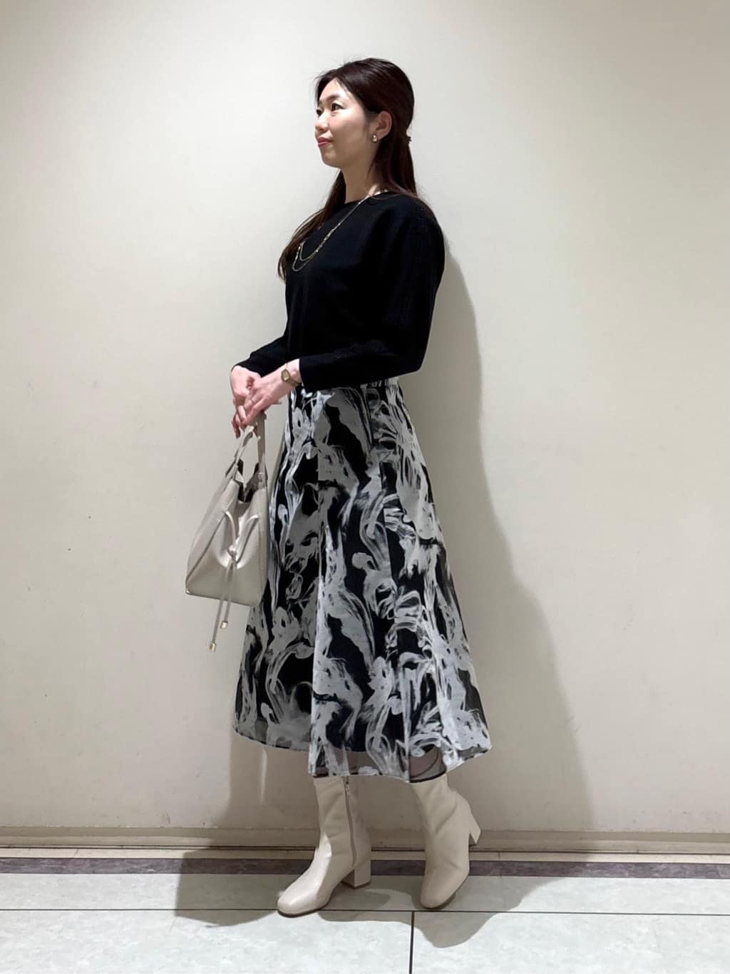 sakiさんの「COUP DE CHANCE｜【手洗い可／日本製】フラワー柄プリントスカート」を使ったコーディネート