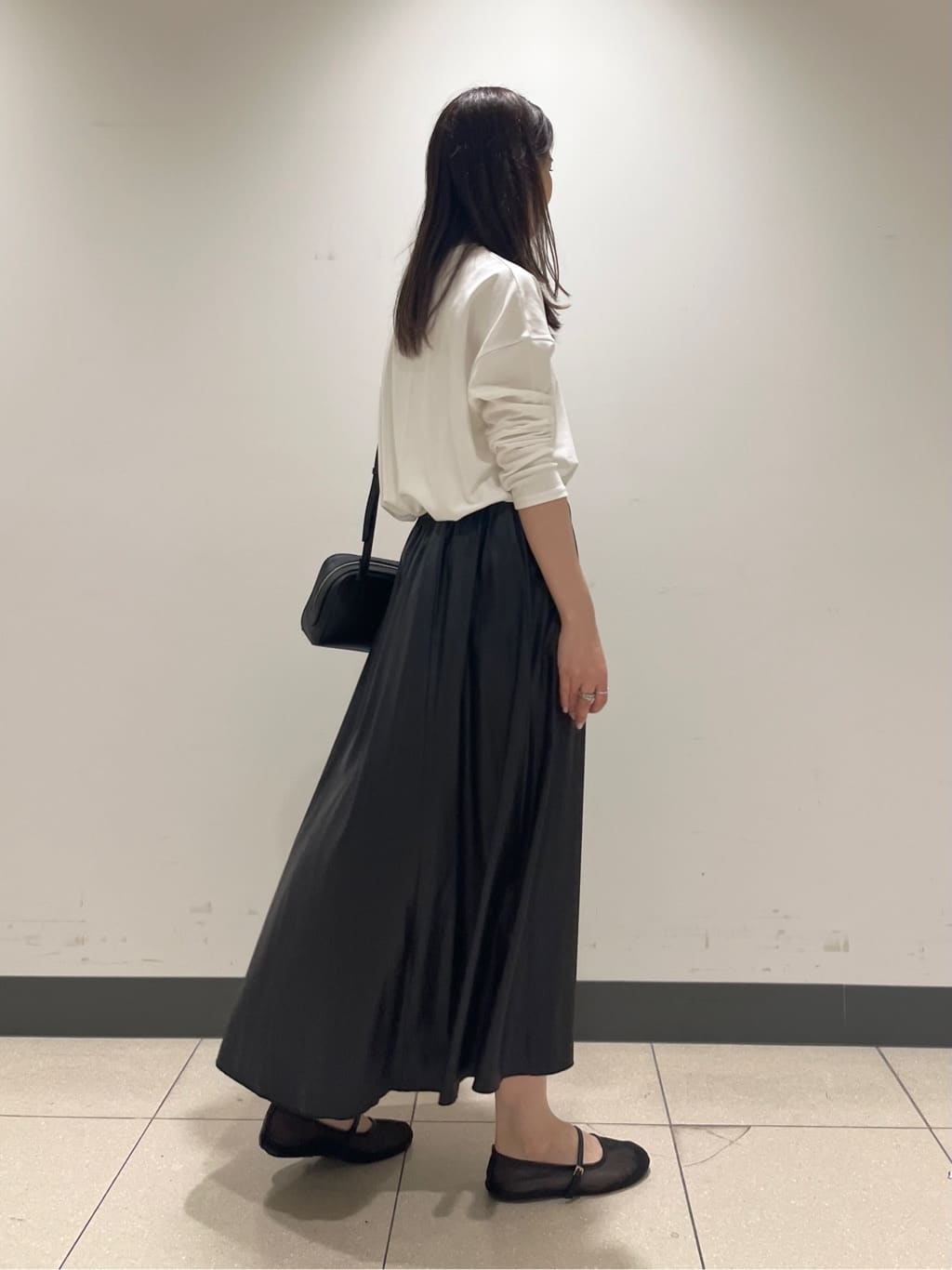 shokoさんの「INDIVI｜【UVケア】プリントフォトロングTシャツ」を使ったコーディネート