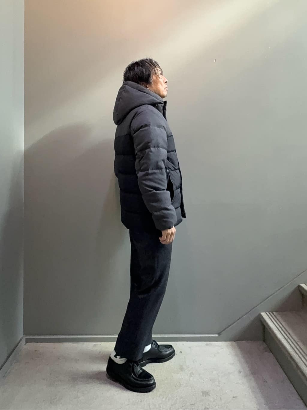 デザイナーTAKEman さんの「TAKEO KIKUCHI｜【Air Palette Knit】ワンポイント カラーニット プルオーバー」を使ったコーディネート