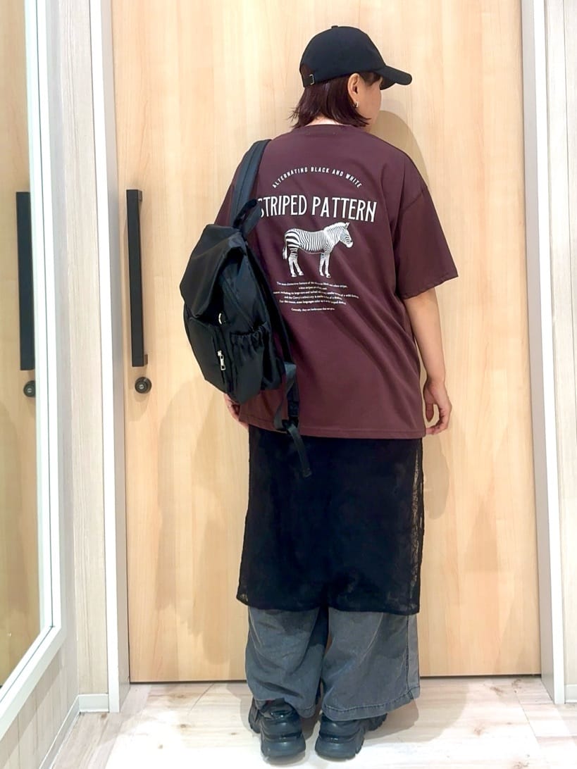 minさんの「SHOO･LA･RUE｜【ひんやり/汗ジミ軽減/UVカット】プリントアソート BIG Tシャツ」を使ったコーディネート