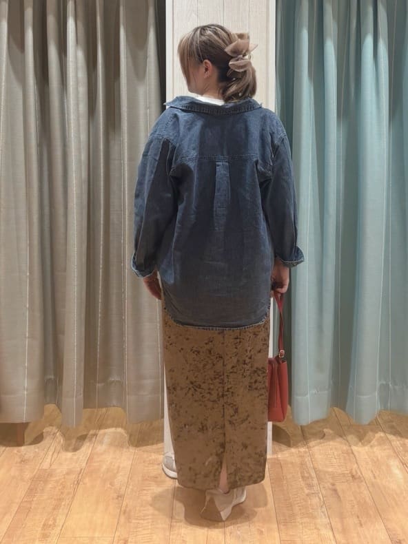 HANAさんの「SHOO･LA･RUE｜グラフィックアソート ベーシックロンT」を使ったコーディネート