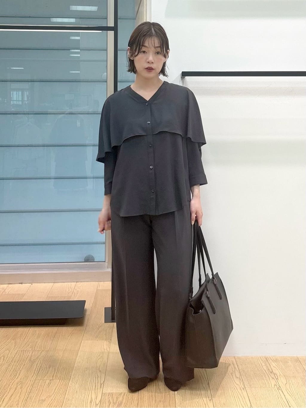 asamiさんの「INDIVI｜【羽織りとしても活躍！】ケープカラーブラウス」を使ったコーディネート