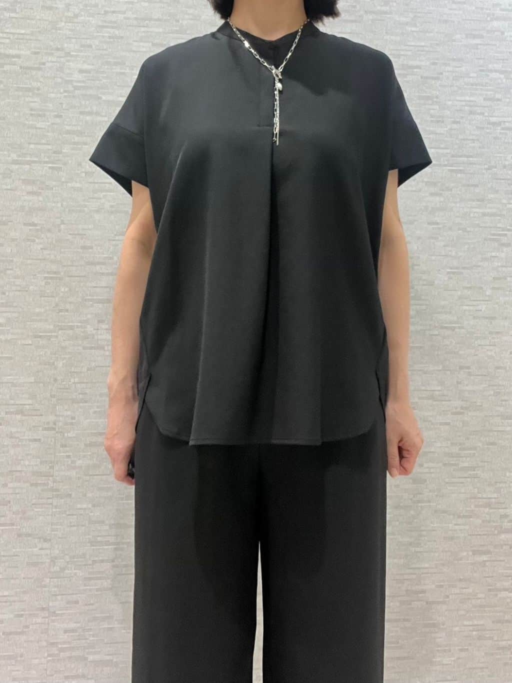 marikoさんの「Reflect｜【E‐QUALITY／ウエスト総ゴム／セットアップ／単品使いOK◎】ブラウス＋ストレートパンツセット」を使ったコーディネート