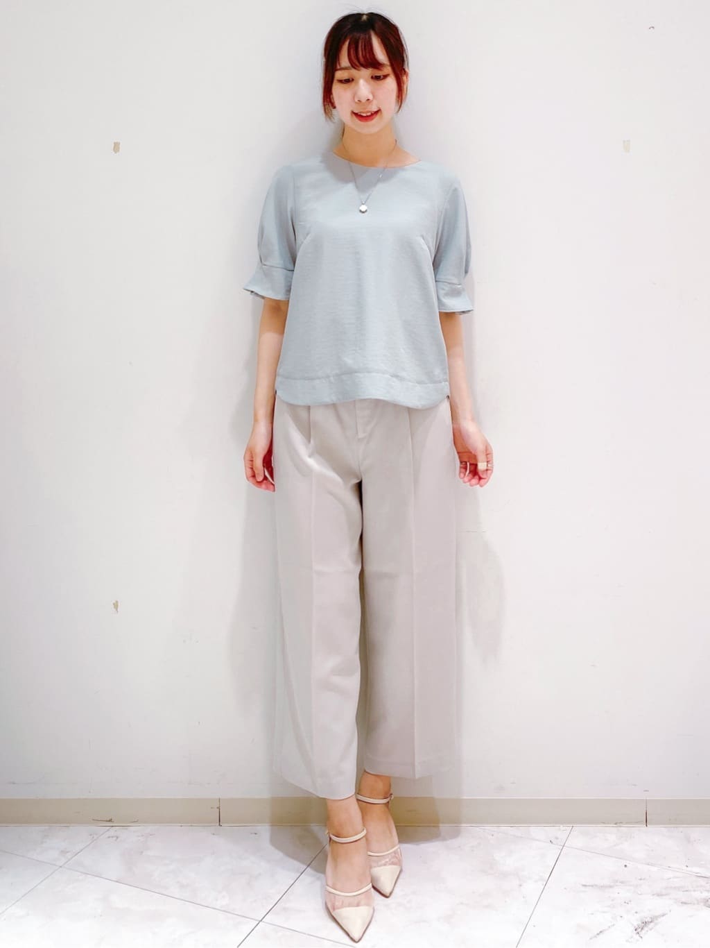 yurinaさんの「index｜《8色展開／XS-LLサイズ》タックパフスリーブブラウス【洗濯機洗い可／吸水速乾／防シワ／抗ピル】」を使ったコーディネート