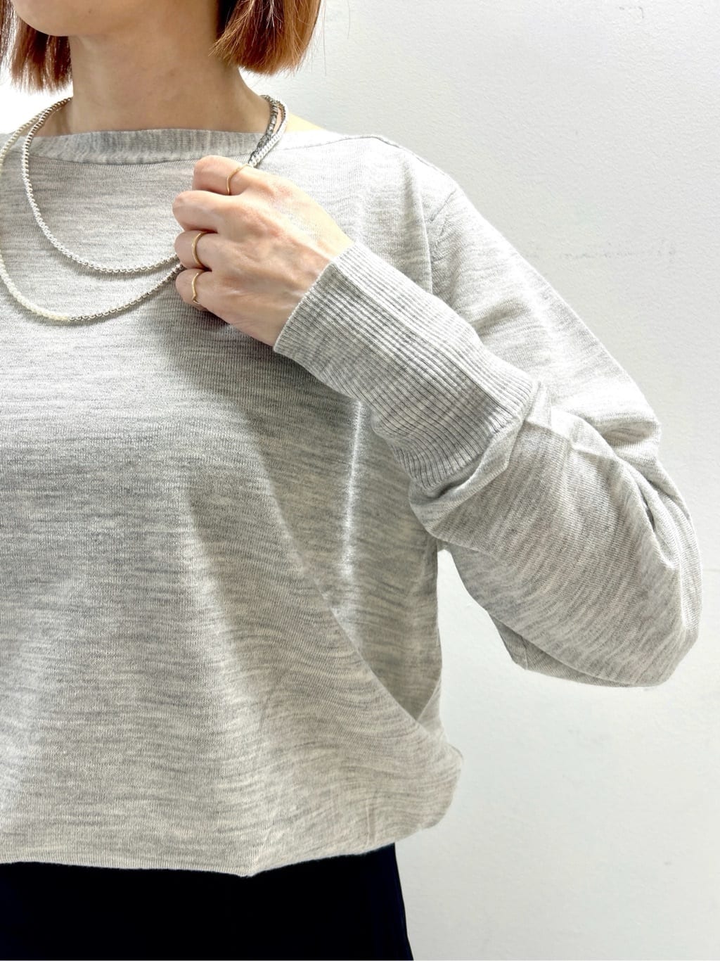 hacoさんの「UNTITLED｜【アンサンブル可/洗える】シルクウールカシミヤ ドルマンスリーブニット」を使ったコーディネート