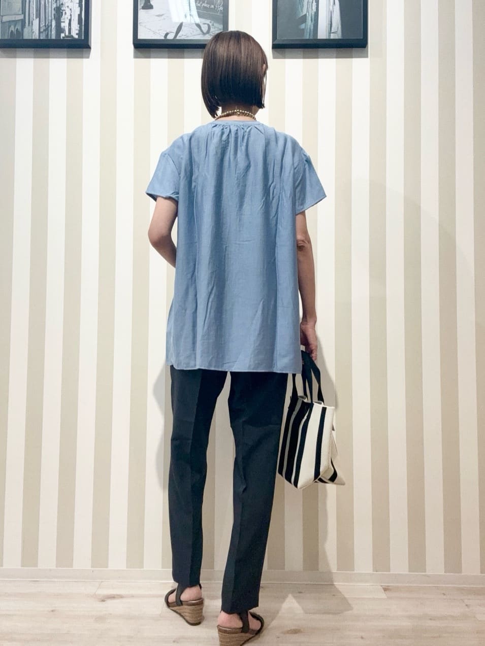 まつこさんの「SHOO･LA･RUE｜【S-LL/ひんやり】インせず決まる タックプリーツシャツ」を使ったコーディネート