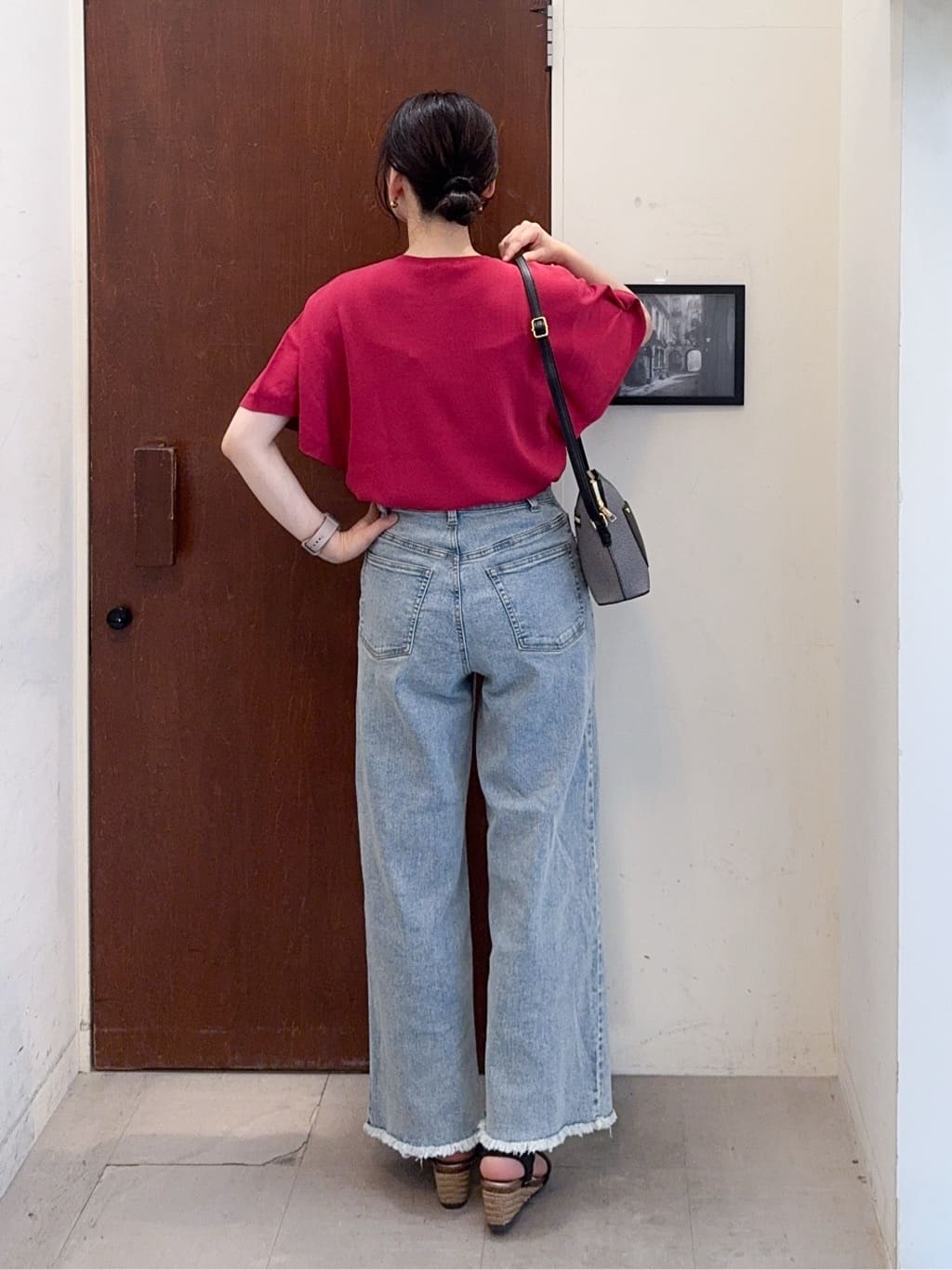 𝐇𝐢𝐫𝐨𝐦𝐢さんの「SHOO･LA･RUE｜【S-LL】二の腕はカバーして魅せる フレアスリーブニット」を使ったコーディネート