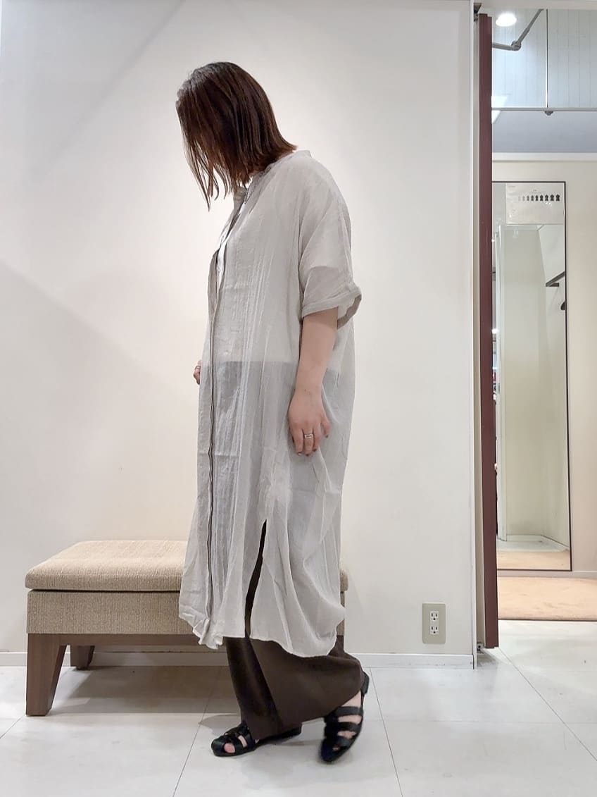 YUIさんの「UNTITLED｜【コットン100/ゆったり/ショート丈/洗える】ベロアロゴTシャツ」を使ったコーディネート
