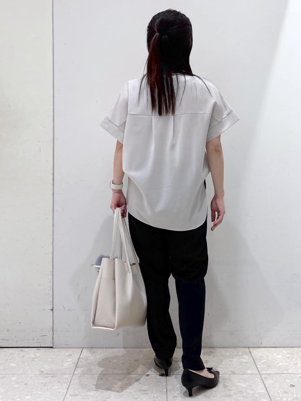 mameさんの「OPAQUE.CLIP｜《5色展開／SS-LLサイズ》スキッパー金ボタンブラウス／セットアップ対応【防シワ／ストレッチ／洗濯」を使ったコーディネート