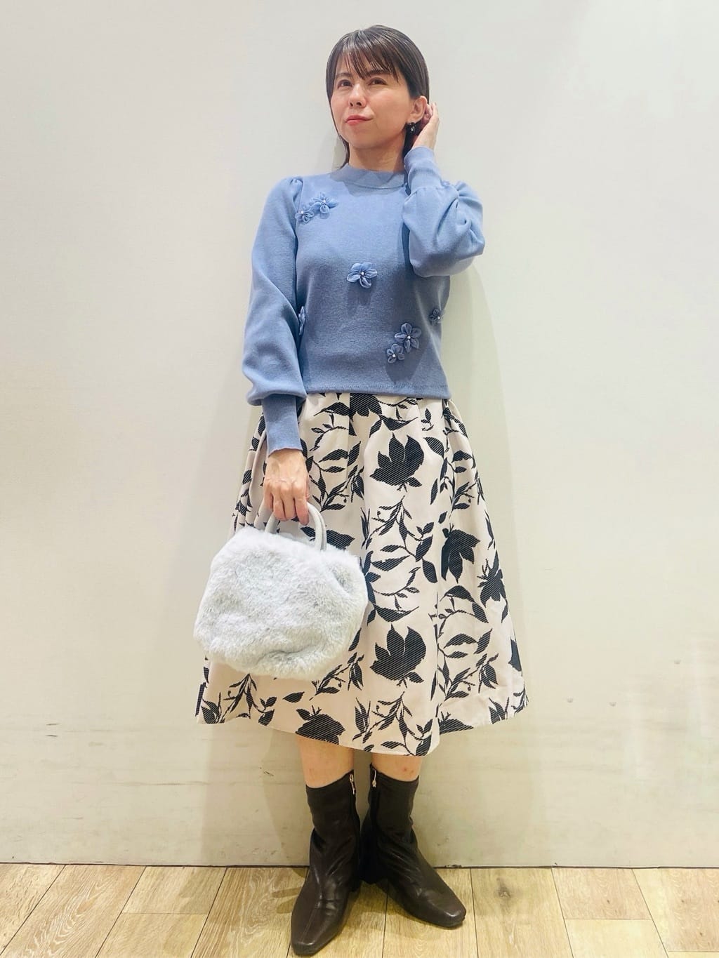 YUKOさんの「index｜フラワーモチーフハイネックニット【洗える】」を使ったコーディネート
