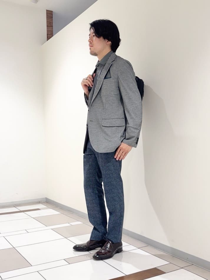 及川さんの「TAKEO KIKUCHI｜【抗菌防臭】COOL DOTS（R）ドビープリント パンツ」を使ったコーディネート
