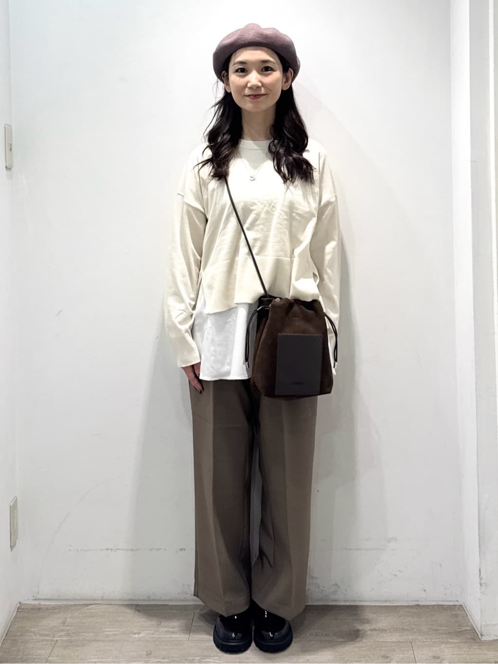 yuicciさんの「OPAQUE.CLIP｜《ツインセット》リラクシーサイドスリットニット&times;ドッキングタンク【洗濯機洗い可】」を使ったコーディネート