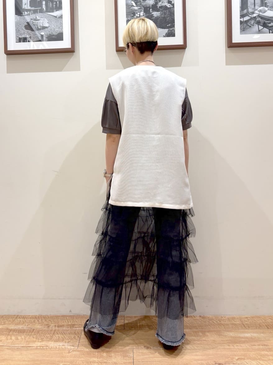 Ayumiさんの「SHOO･LA･RUE｜【S-LL/ひんやり/UV】ぷっくりラメプリントロゴTシャツ」を使ったコーディネート