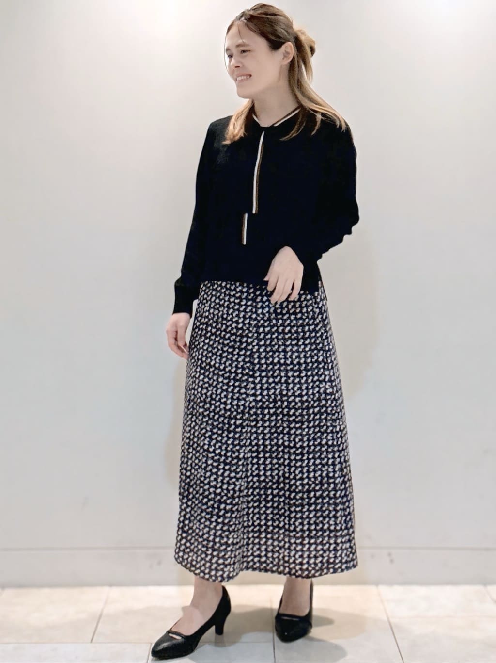 S&auml;K&iuml;さんの「Reflect｜【ニットスタイルが華やかに◎】チドリ風プリントフレアスカート」を使ったコーディネート