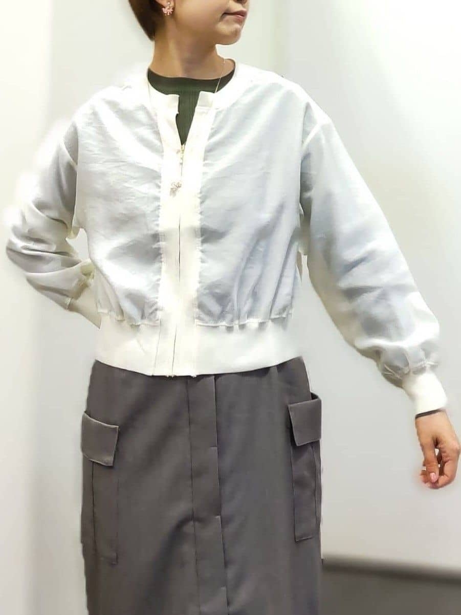 やまちゃんさんの「grove｜軽やかに秋先取り　ブルゾン感覚で着られるカーディガン」を使ったコーディネート