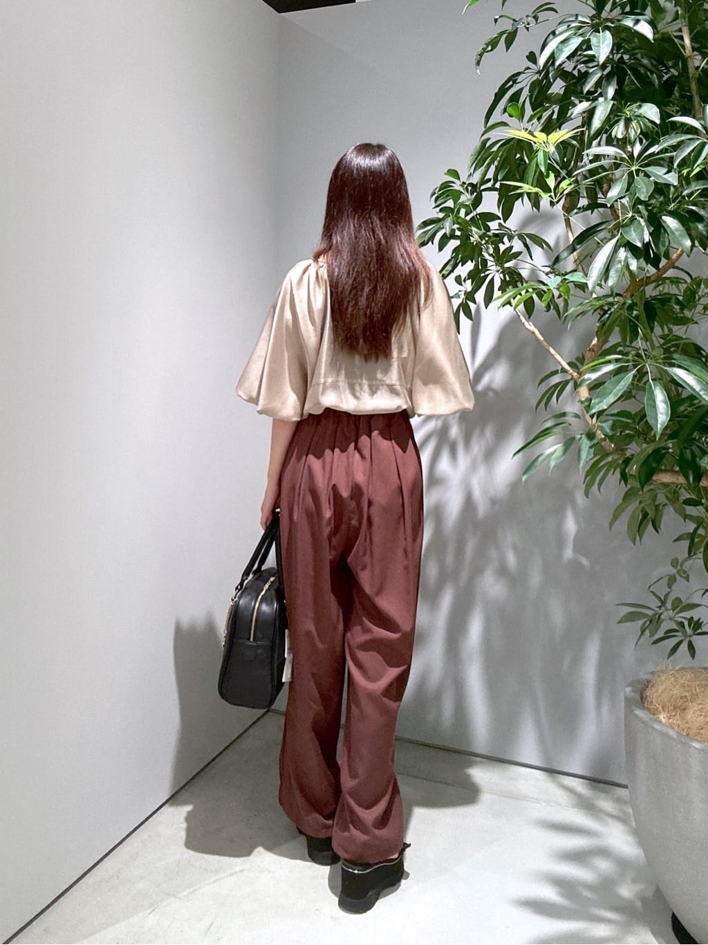 Renoさんの「INDIVI｜ボリュームスリーブブラウス」を使ったコーディネート