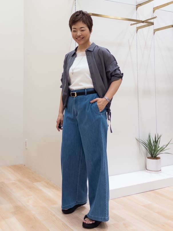 シュウコさんの「grove｜メタルバックル中太ベルト」を使ったコーディネート